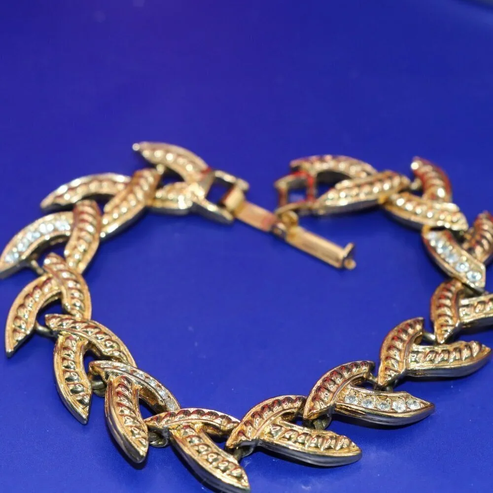 Vintage Gold Tone Leaf Pattern Rhinestone Chain Bracelet 7.25